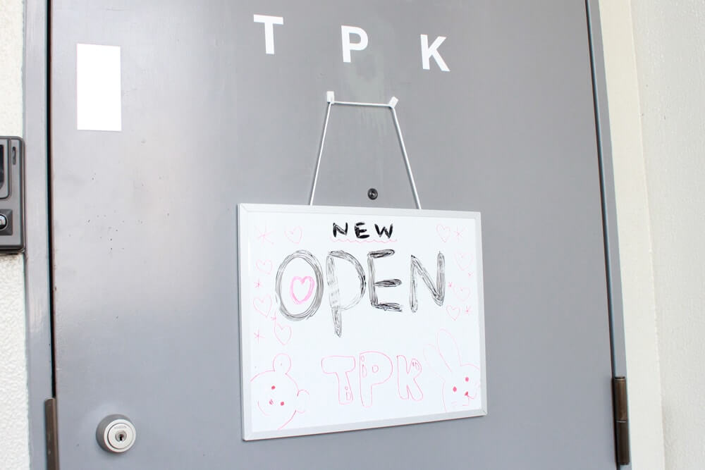 『TPK』入口ドア
